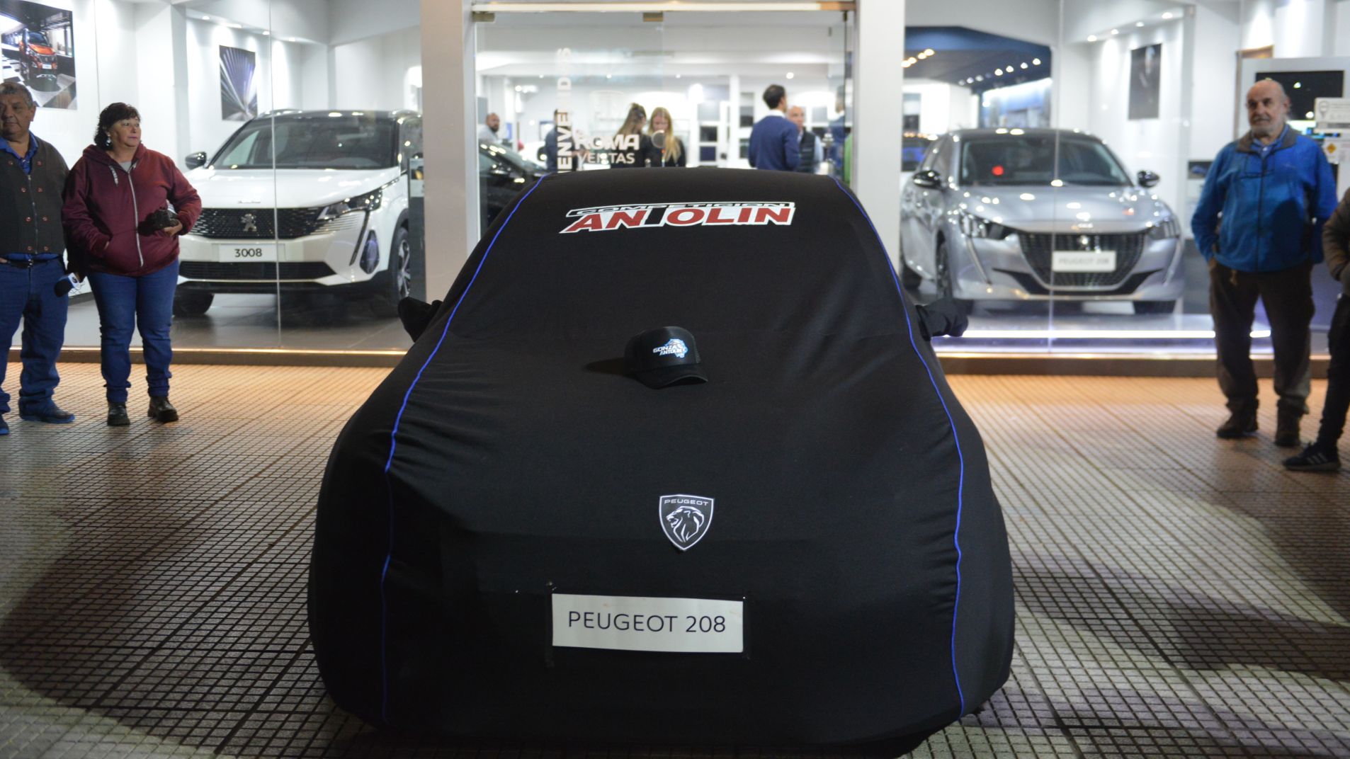 Gonzalo Antolín presentó el auto para competir en el Turismo Nacional