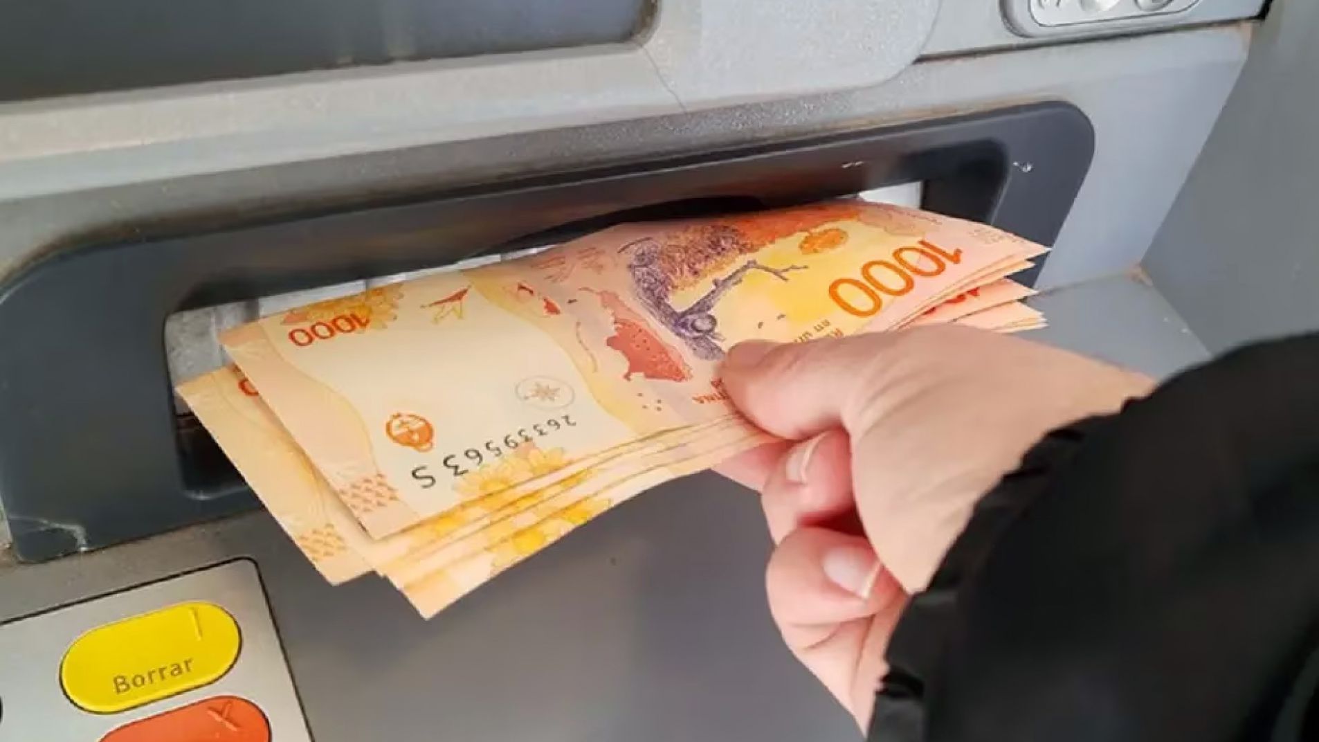 Retirar dinero de un cajero automático ya puede costar hasta $5.000