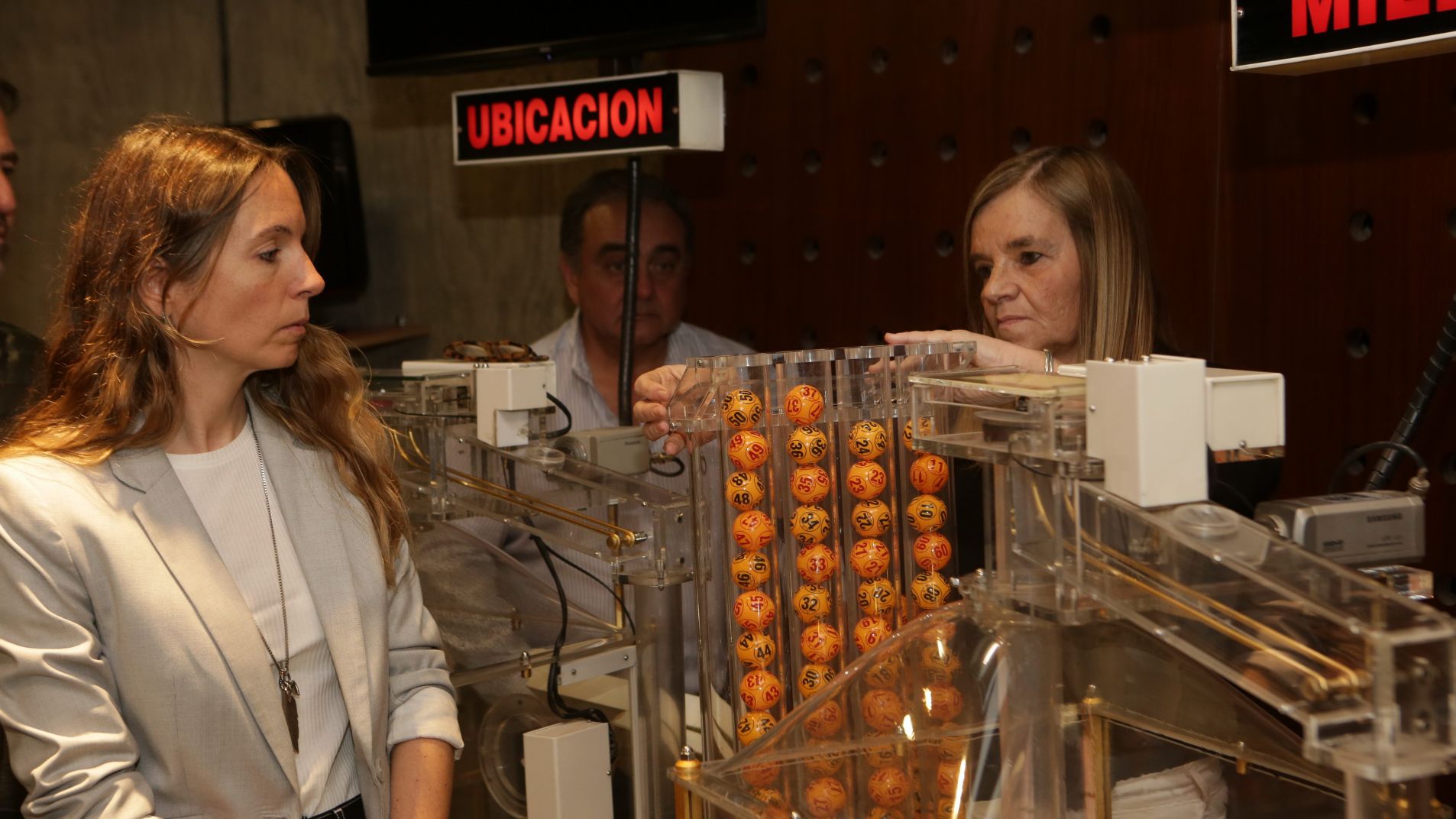 María Marta Ontanilla, presidenta del IPV, en el sorteo que se hizo este jueves.