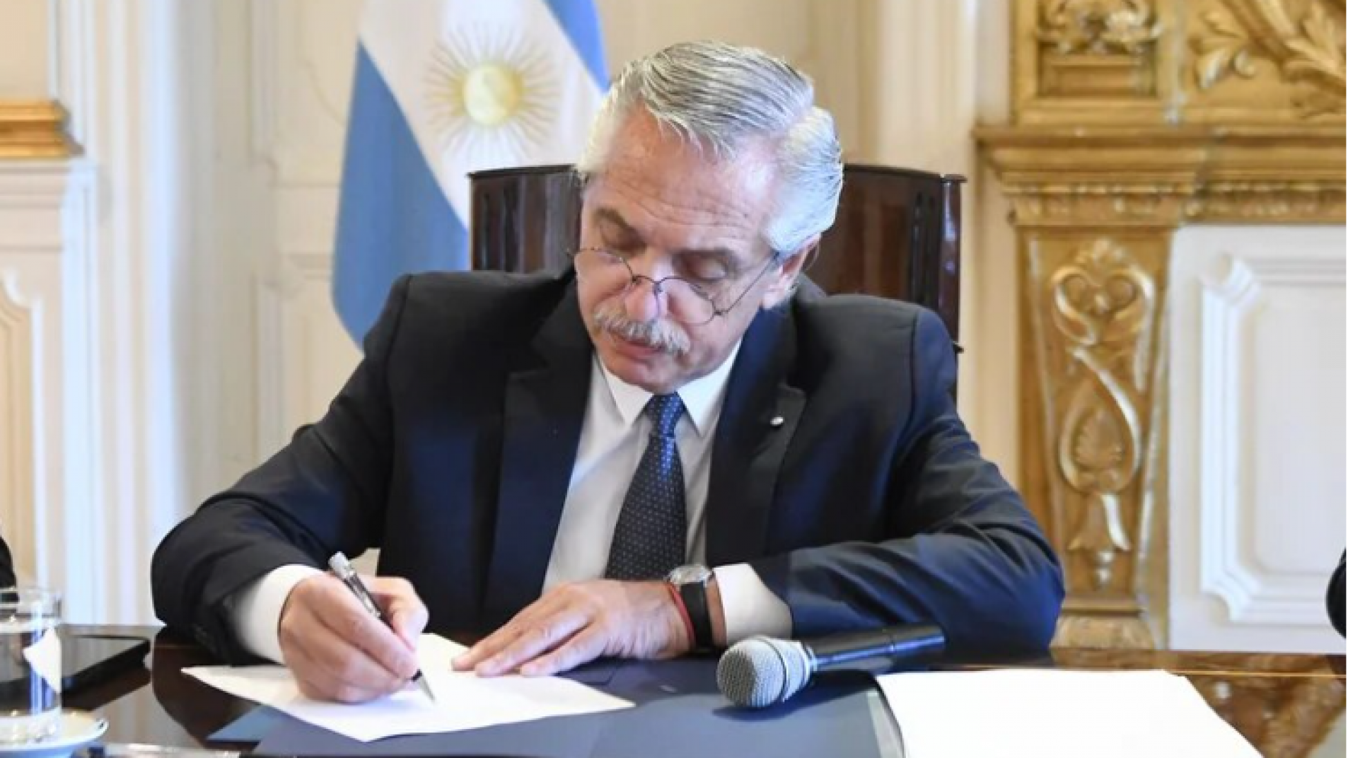 En tiempo récord le dieron la jubilación de privilegio a Alberto Fernández