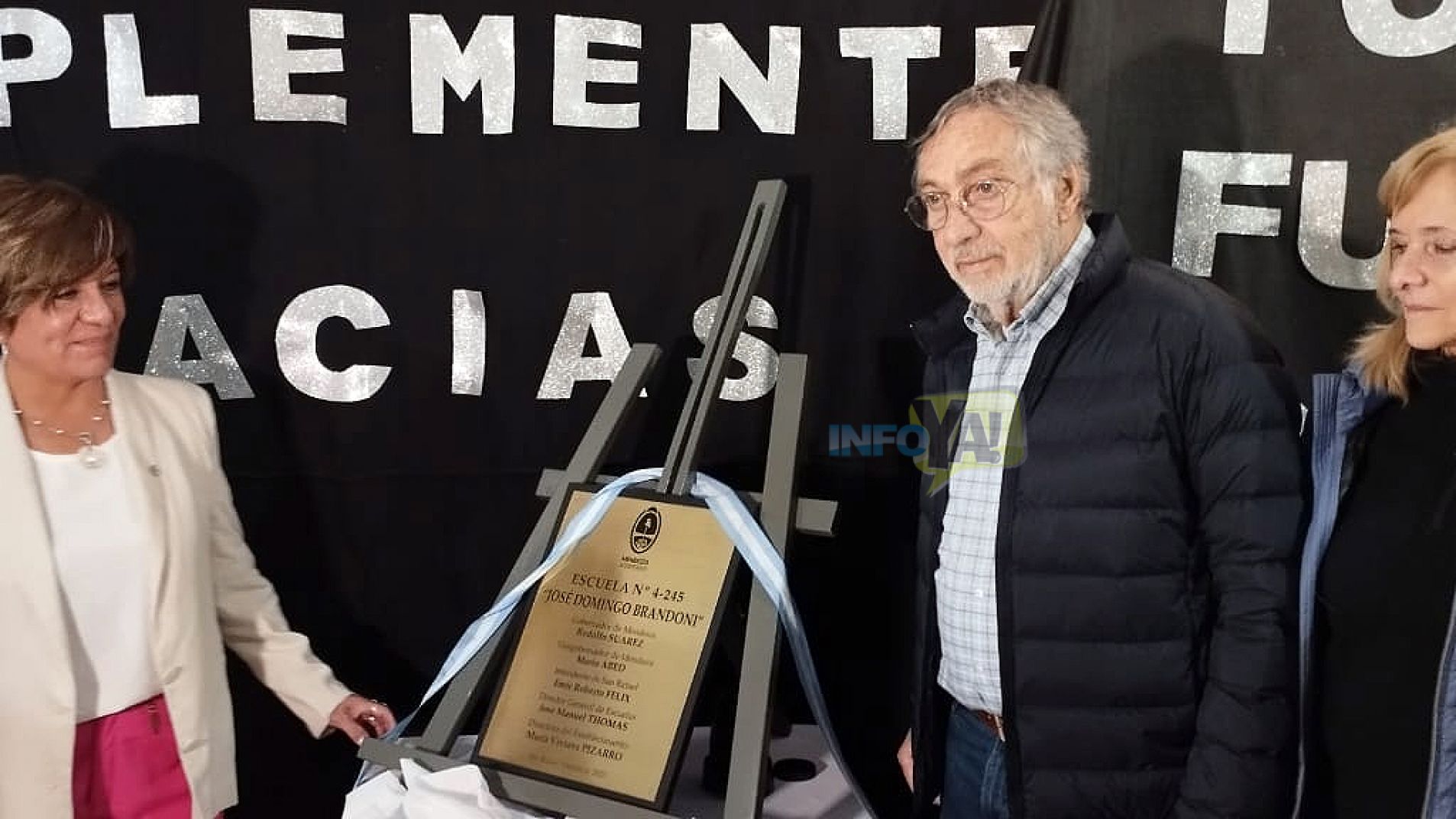 Luis Brandoni en San Rafael para la imposición del nombre de una escuela