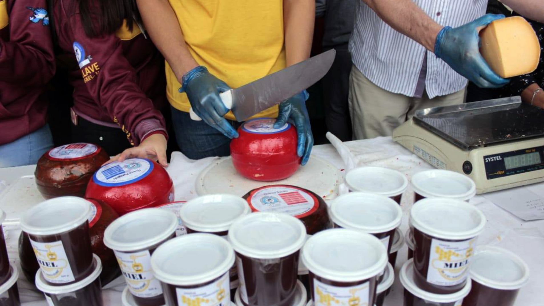 La escuela elabora exquisitos quesos y otros productos artesanales (foto archivo).