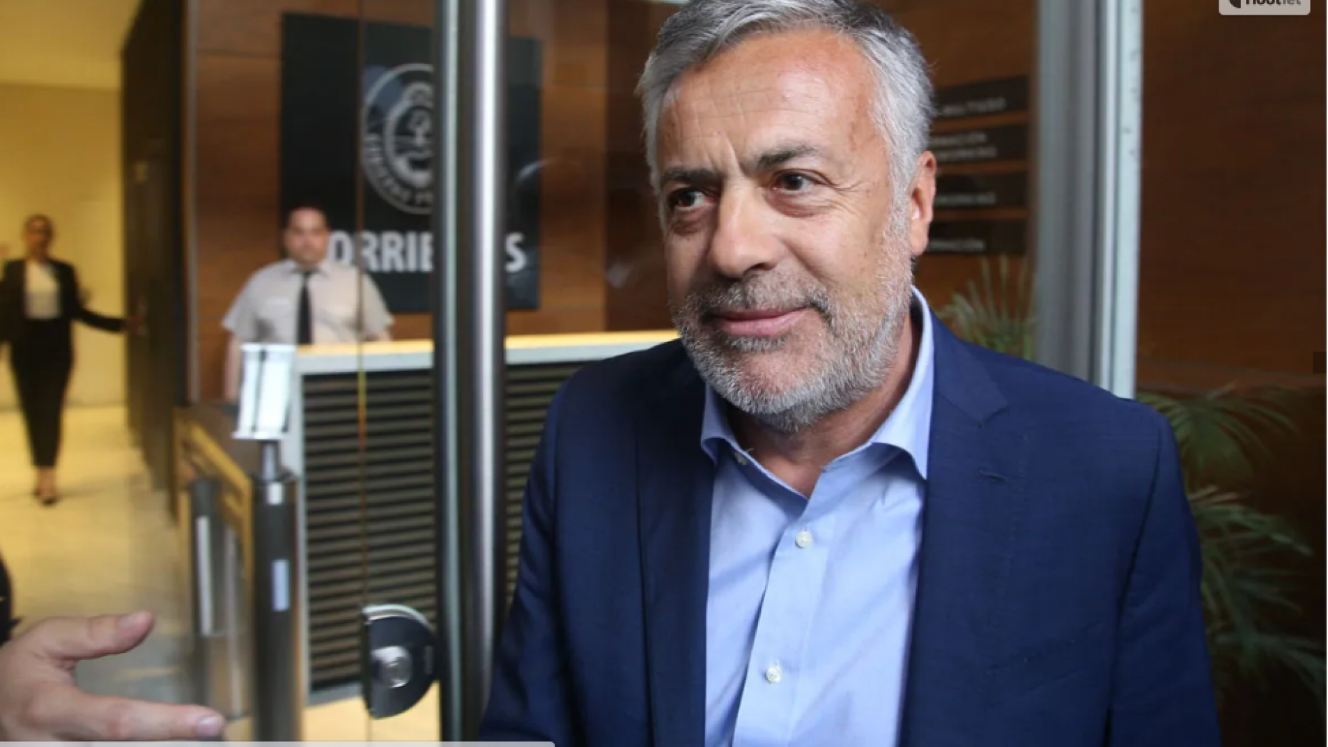 Qué dijo Cornejo del video en el que se lo ve besando una chica