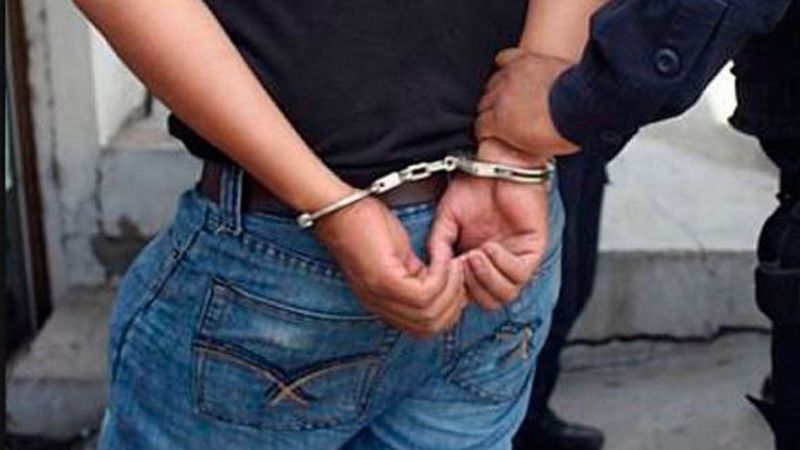 Detuvieron a un hombre armado que le rompió la luneta del auto a una vecina