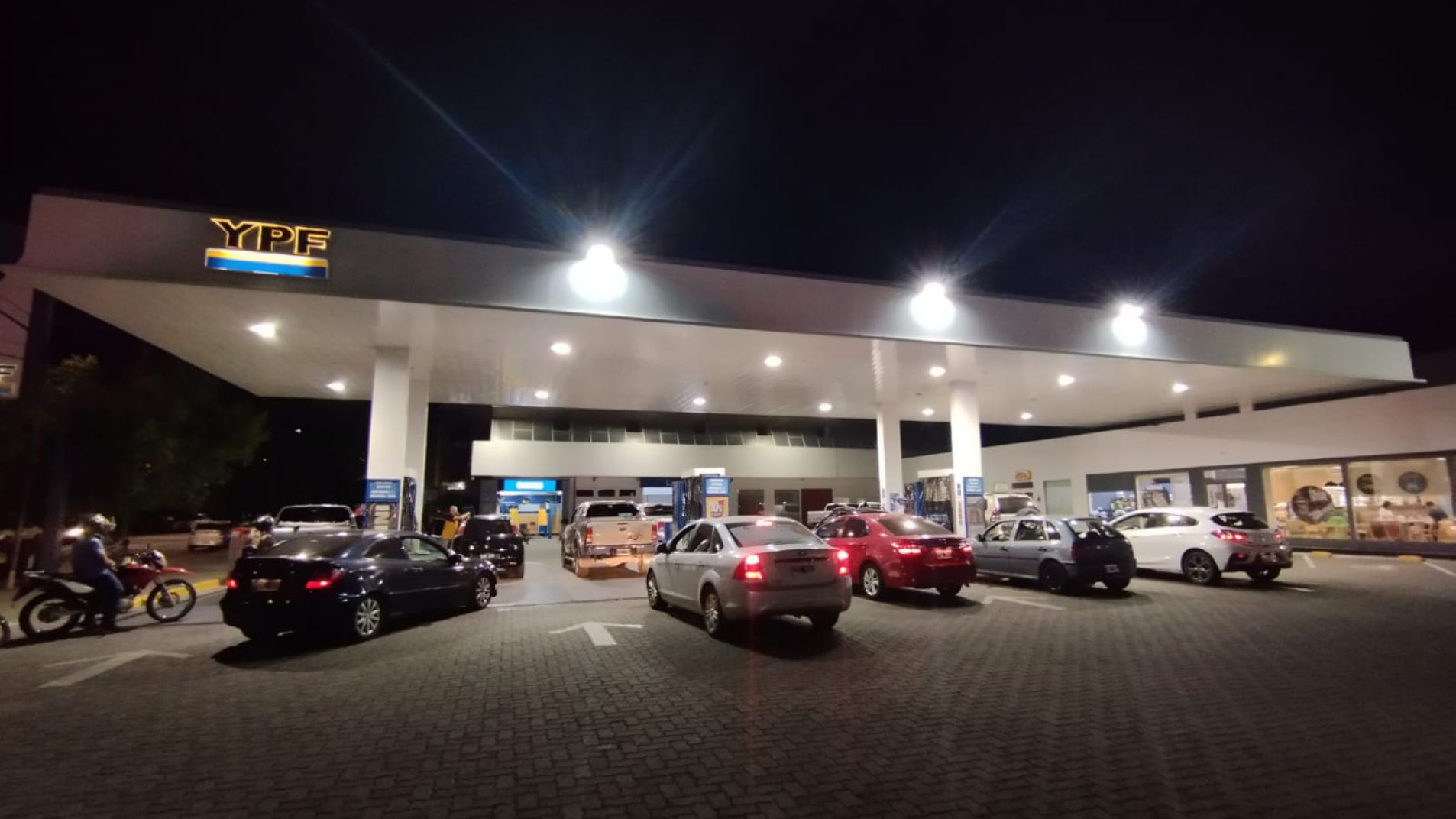 Fiestas: Confirmaron cómo será la atención en las estaciones de servicio