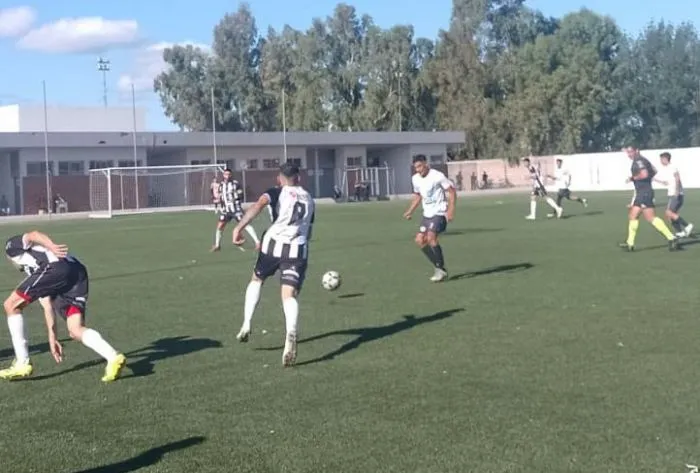 Sport Club Argentino: el único que sigue en Carrera por el Regional Amateur