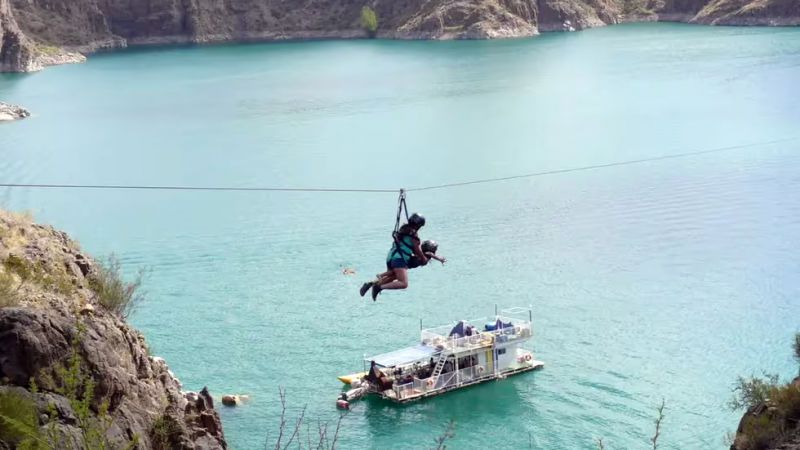 Vuelven los viajes diarios de verano a Los Reyunos en colectivo