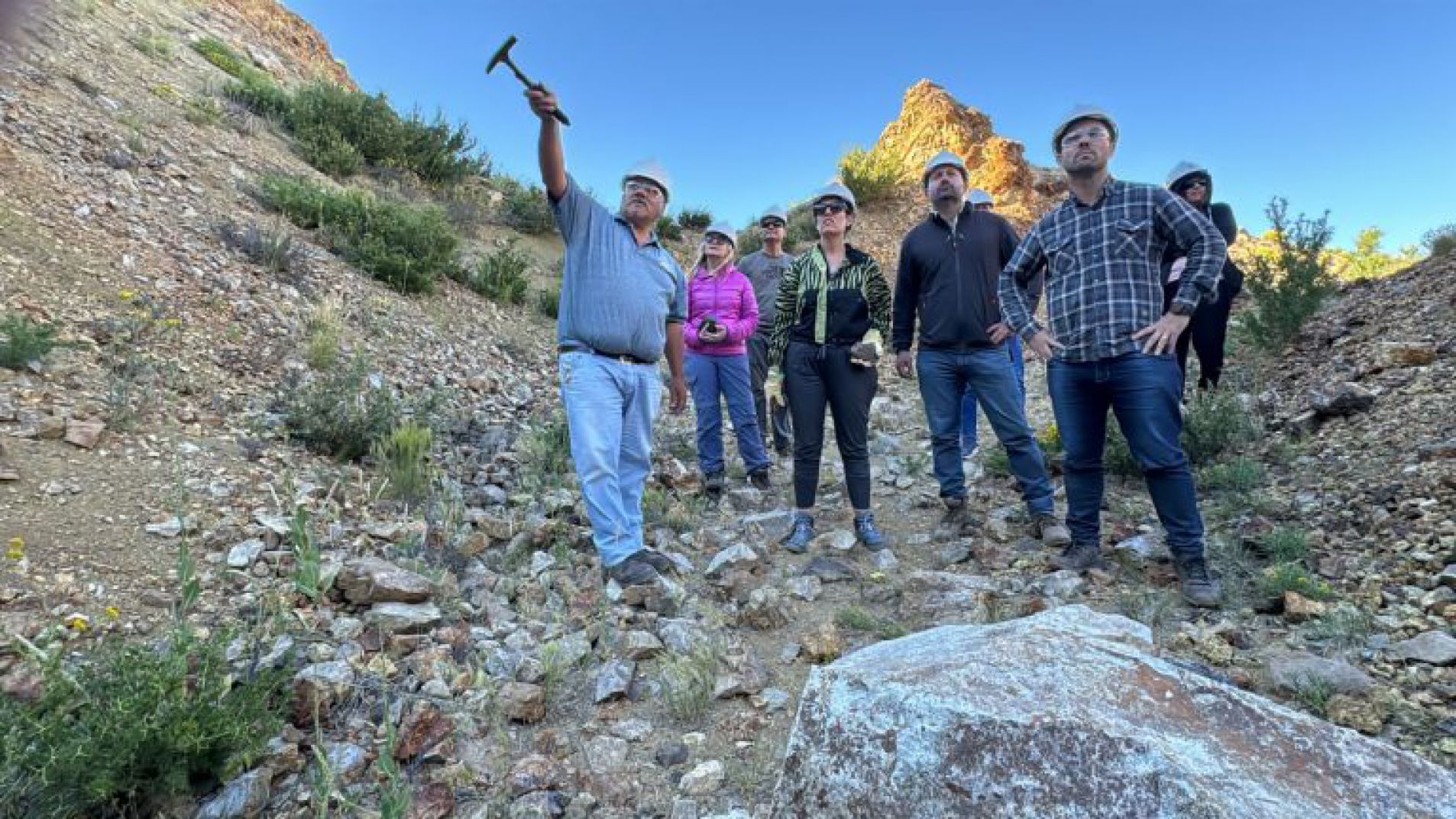Avanza la exploración en Hierro Indio y Latorre visitó el yacimiento