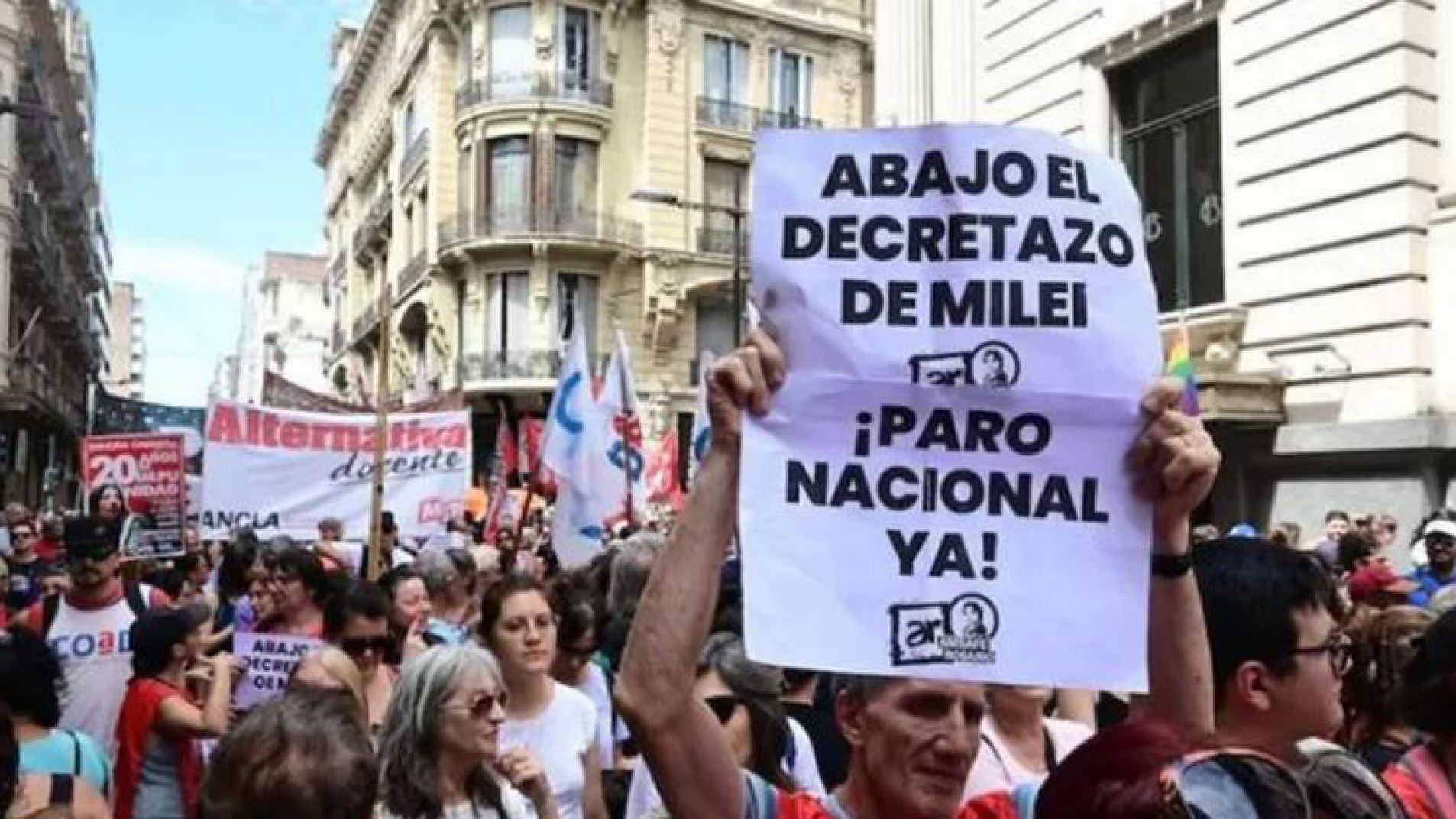 La Nación y la Provincia descontarán el día a los estatales que hagan paro