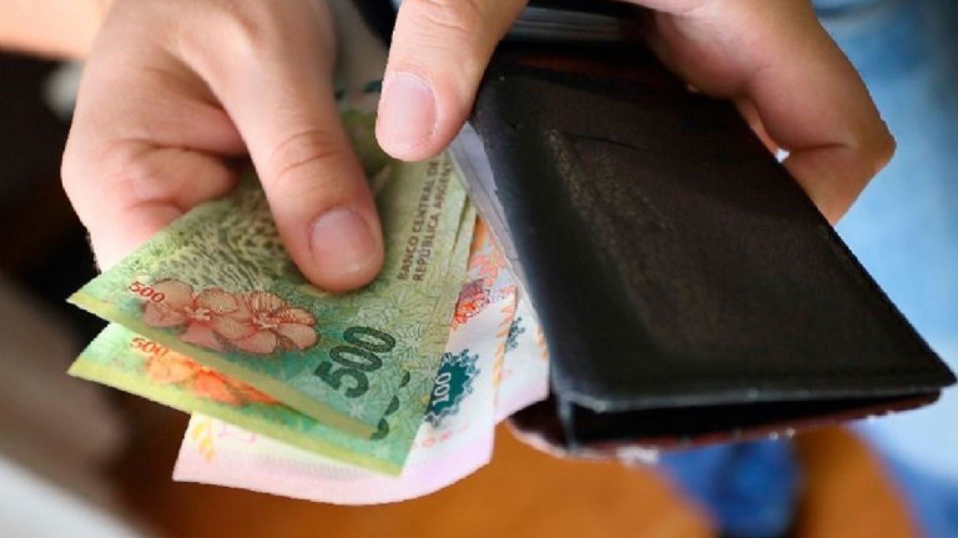 Se reúnen para definir el nuevo salario básico: la CGT pide suba del 85%