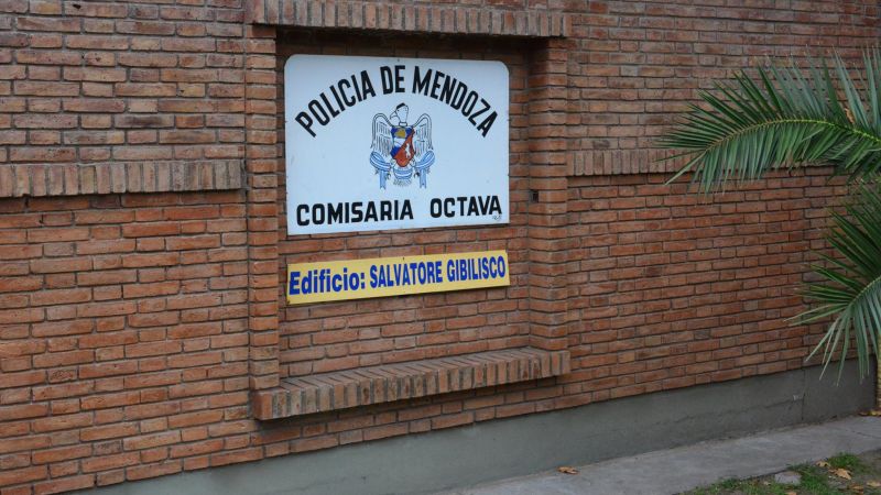 Denunció que robaron un auto en la casa de su madre