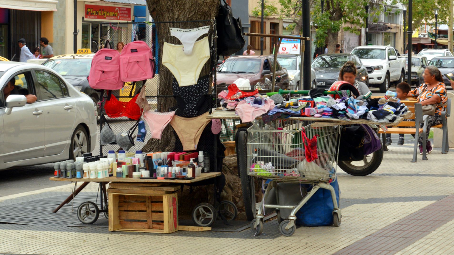 Elevaron el monto de las multas para la venta callejera informal (foto archivo).