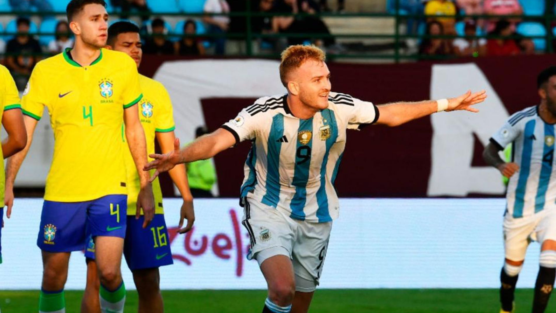 Luciano Gondou anotó el único gol del partido.