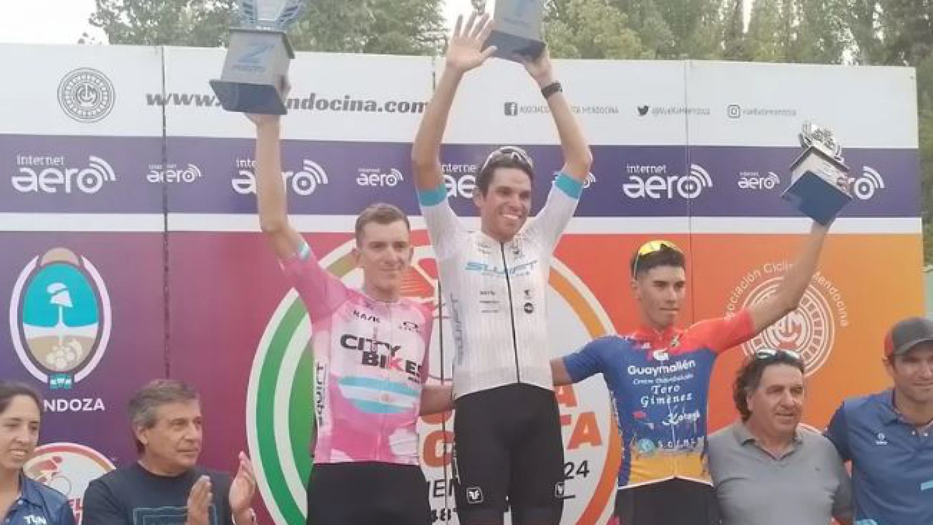 Los ganadores de la tercera etapa que se disputó en las rutas del Valle de Uco (foto Sitio Andino).