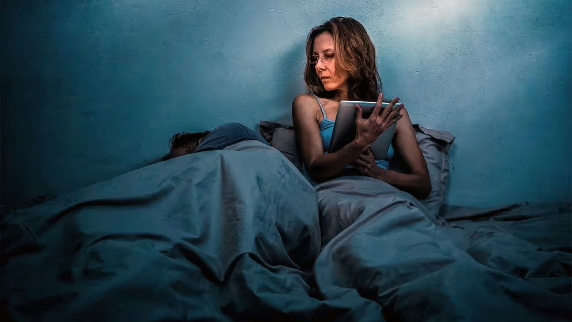 Dormir bien después de los 50: ¿los cambios hormonales alteran el sueño?