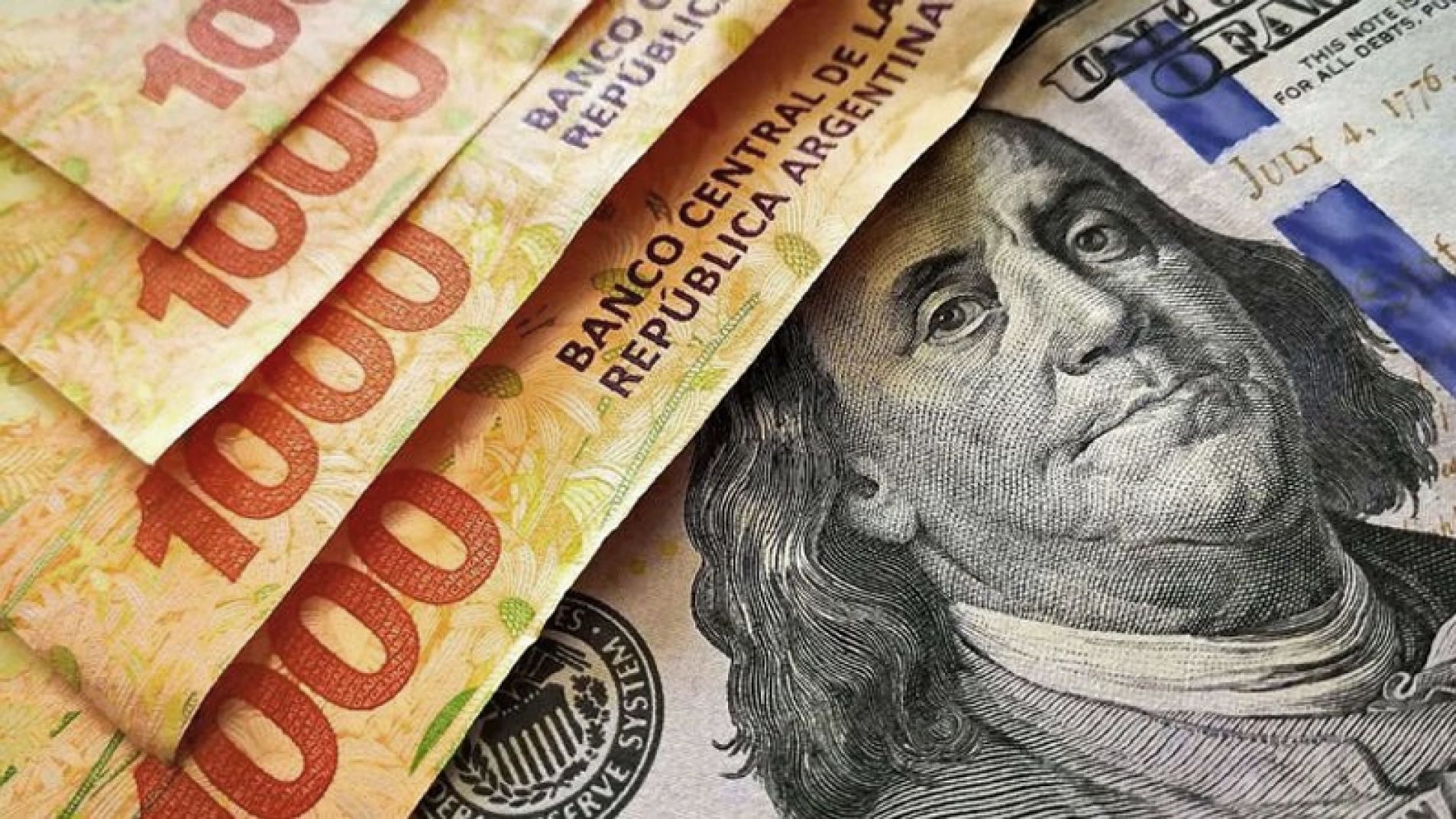 Eliminaron las percepciones para compra de dólares a través de cuentas bancarias