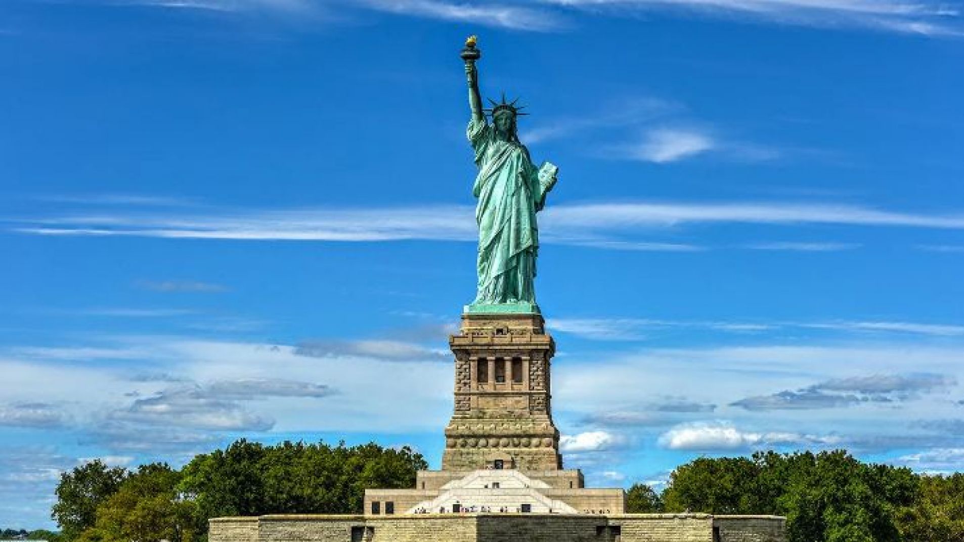 Milei publicó foto de la Estatua de la Libertad con su rostro
