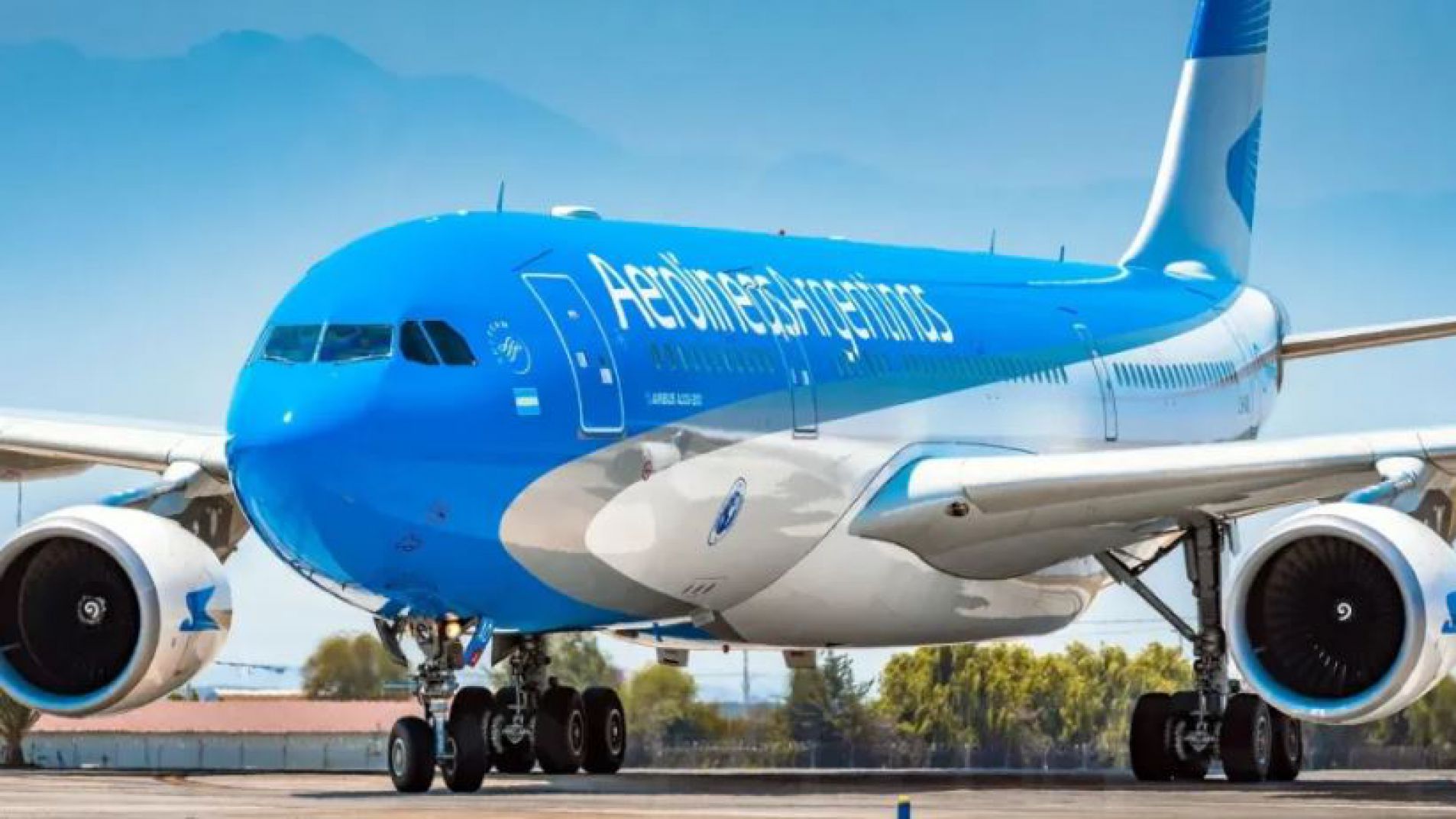 Aerolíneas Argentinas desvinculó a 1500 empleados y bajó 70% su déficit