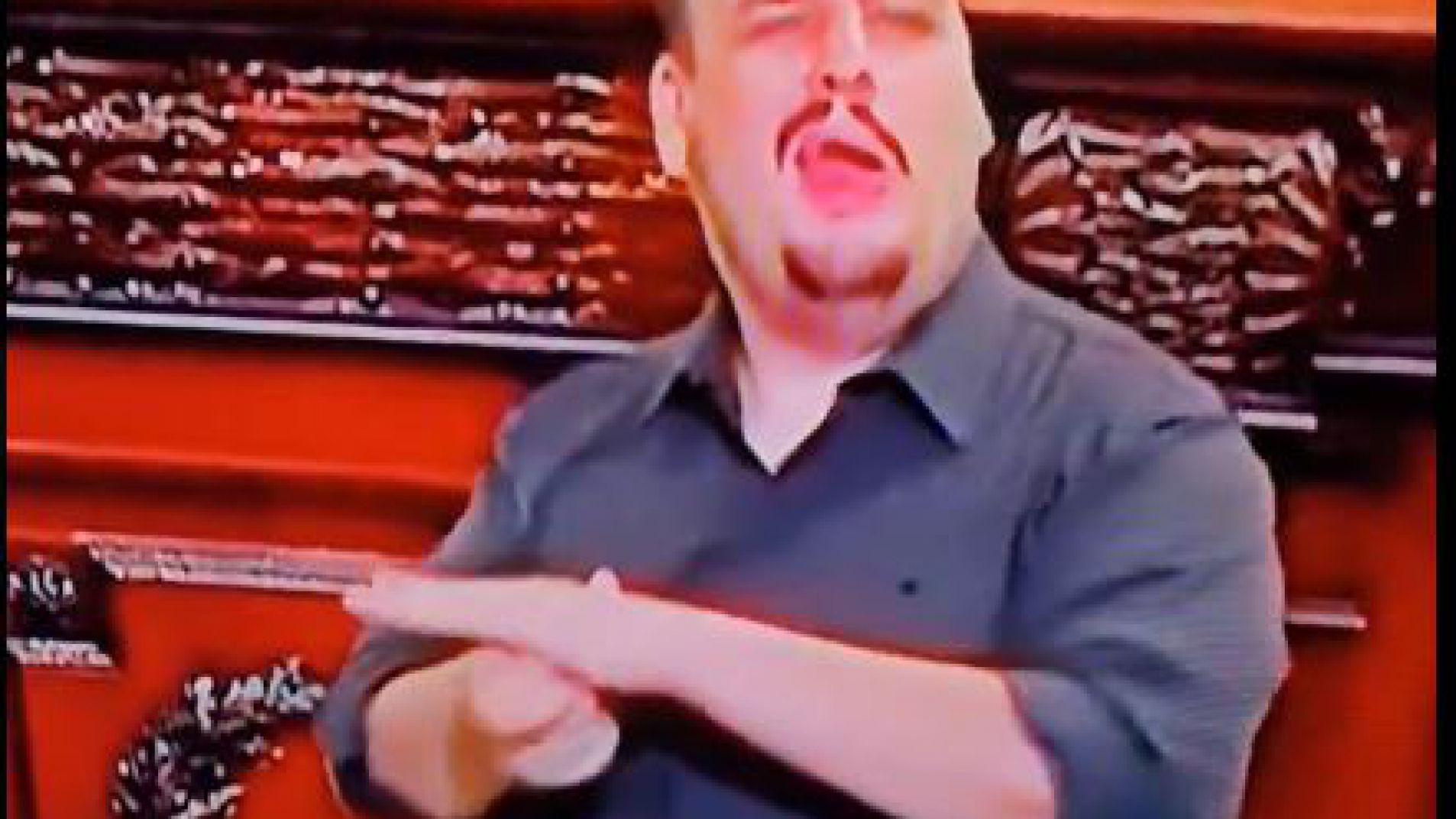 El traductor en lengua de señas del discurso de Milei dio un show aparte