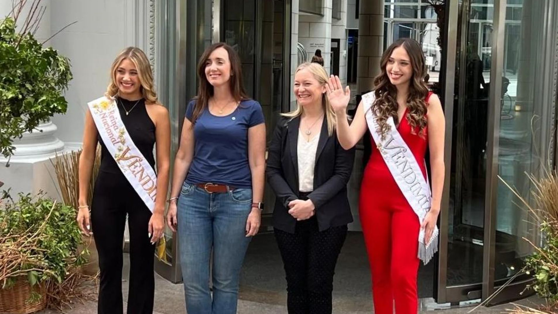 Las "vice" saludaron a la Reina y Virreina de la Vendimia Nacional