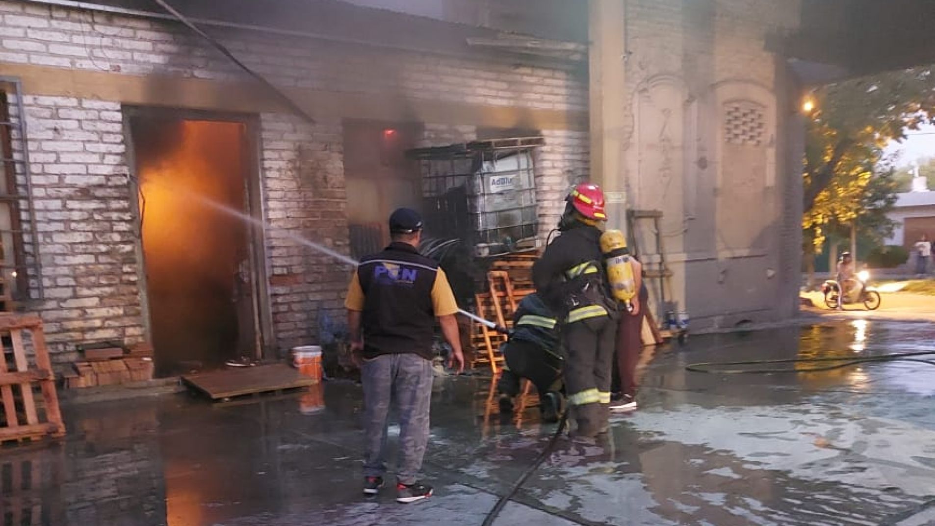 Se registró un incendio en el depósito de Madrid Materiales