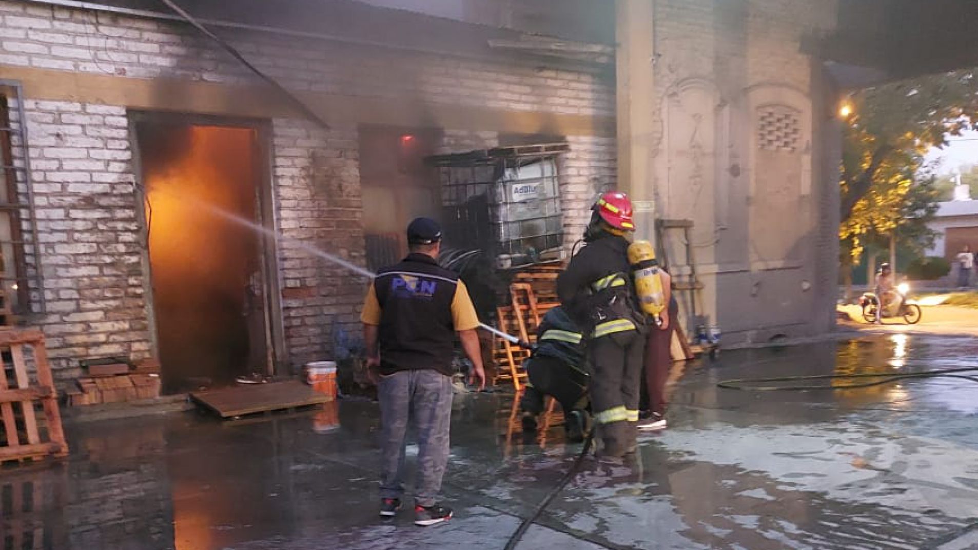 Se registró un incendio en el depósito de Madrid Materiales