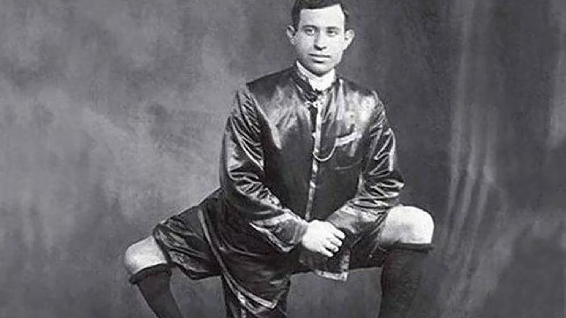 La increíble vida del hombre que nació con 3 piernas