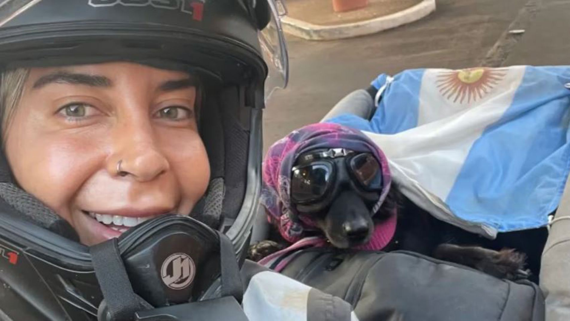 Valería llevaba a Uma en una butaca especialmente adaptada en la parte trasera de la moto.