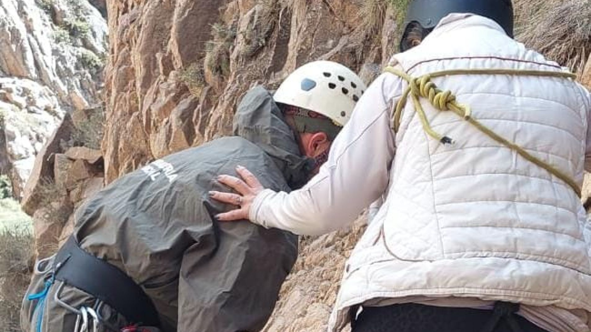 Pidió auxilio cuando intentaba descender de la montaña
