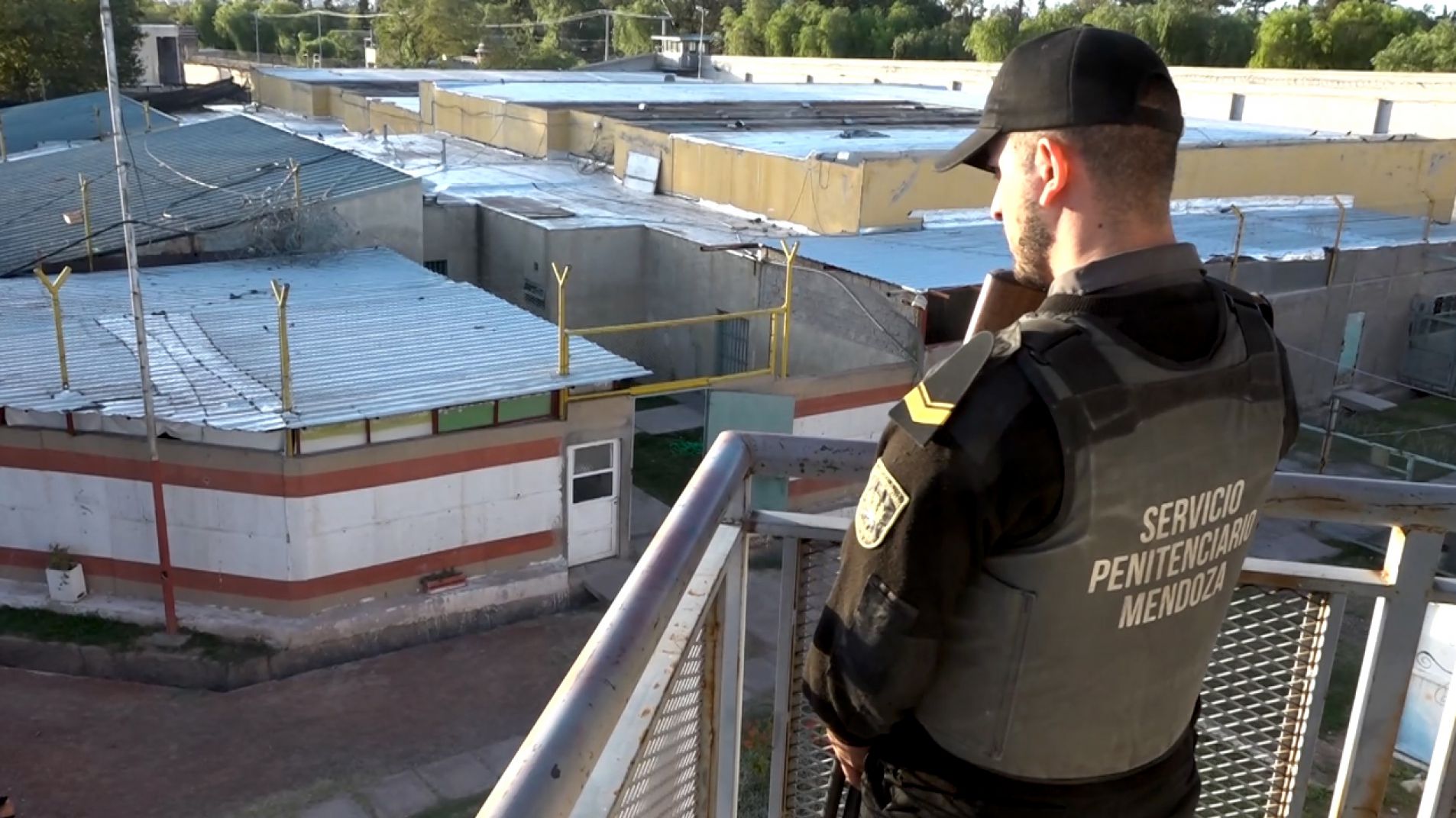 Así es la cárcel "low cost" que Cornejo proyecta para los que roben celulares