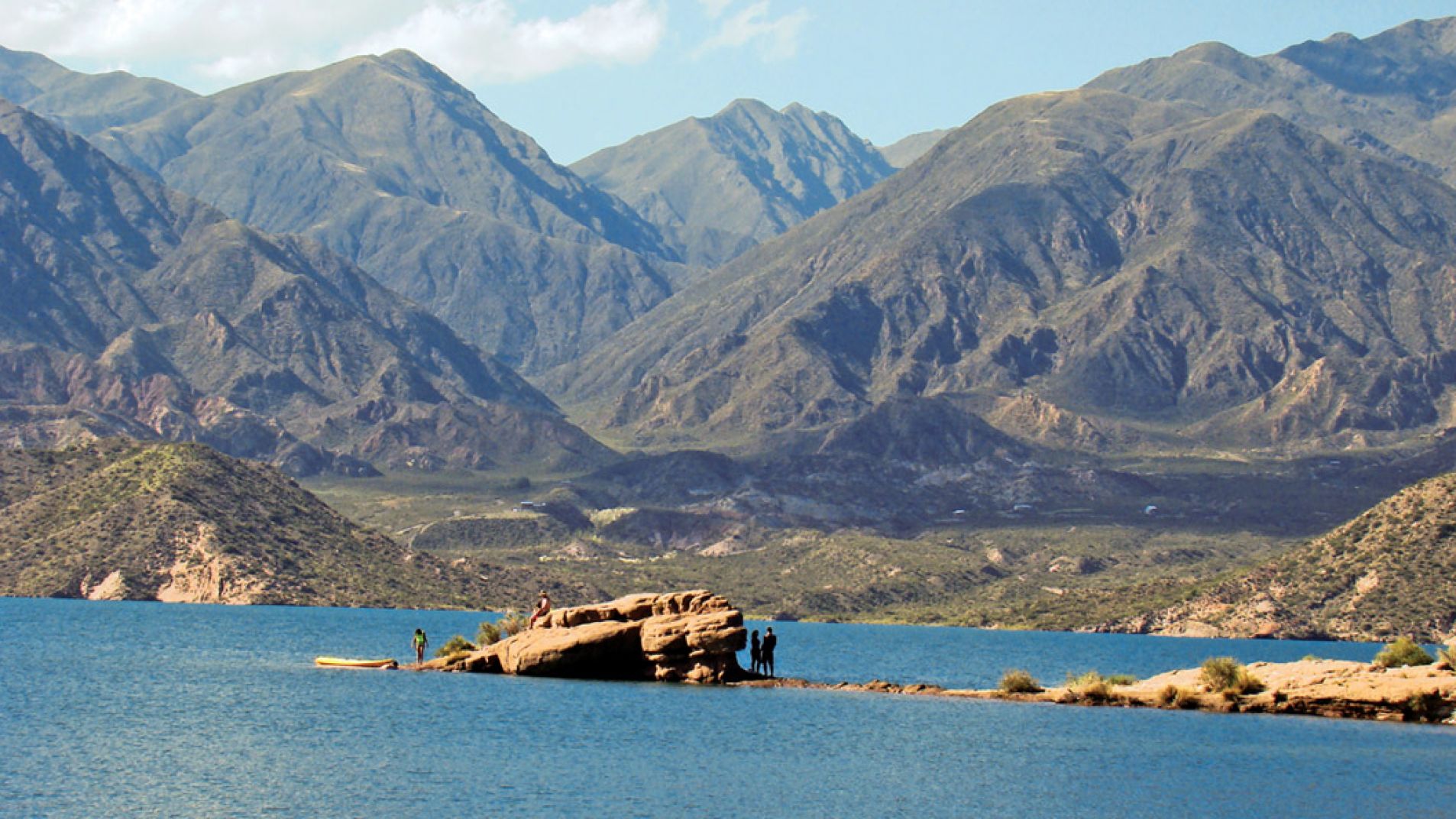 Buscan a un joven que desapareció en el dique de Potrerillos