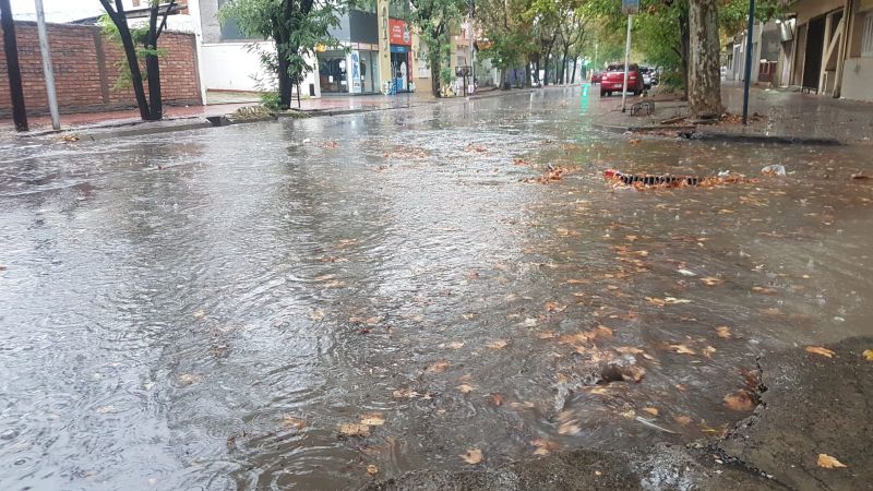 Zonda y nevadas en Cordillera, frío por la tarde con probabilidad de lluvias