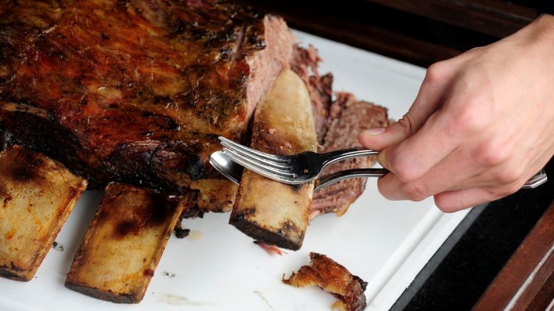 ¿Se puede comer carne el Sábado Santo? Qué dice la Iglesia