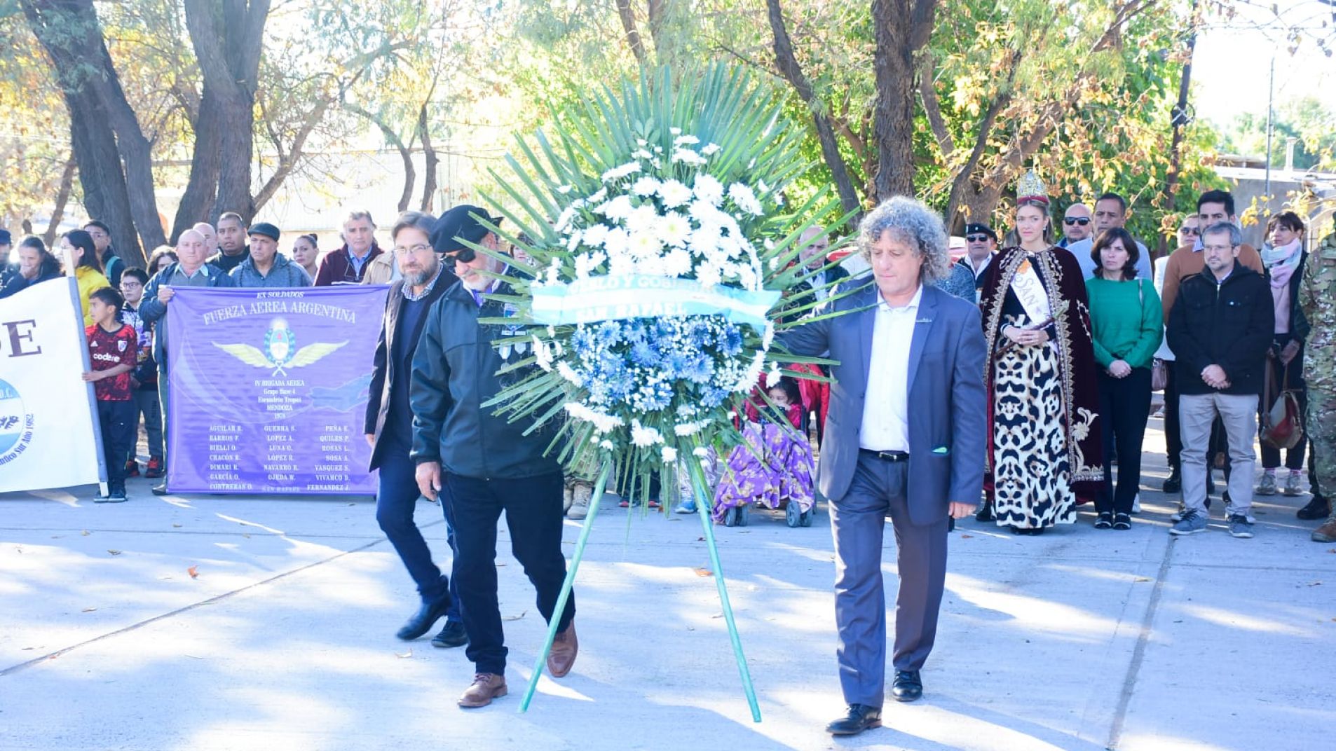 El homenaje se hizo en la plaza "Crucero General Belgrano" de Cuadro Nacional.