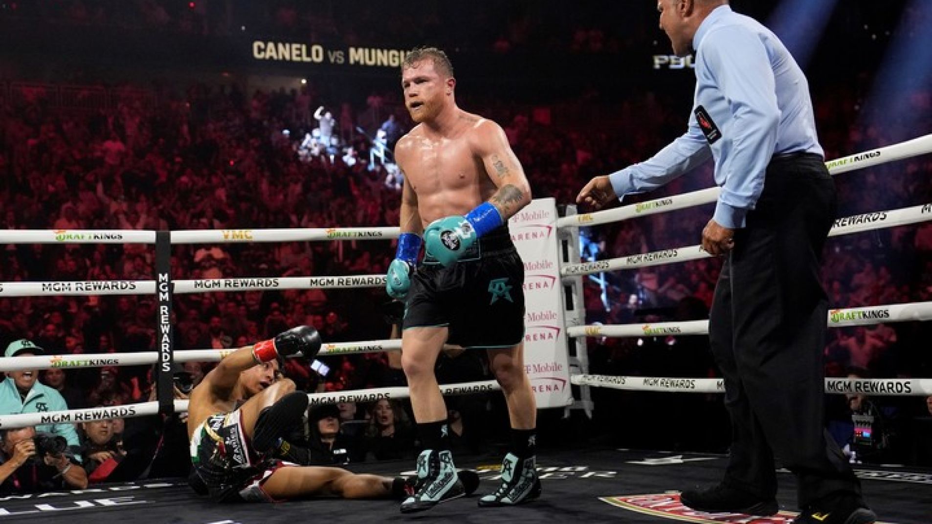 Canelo Álvarez venció a Jaime Munguía y retuvo sus cuatro títulos