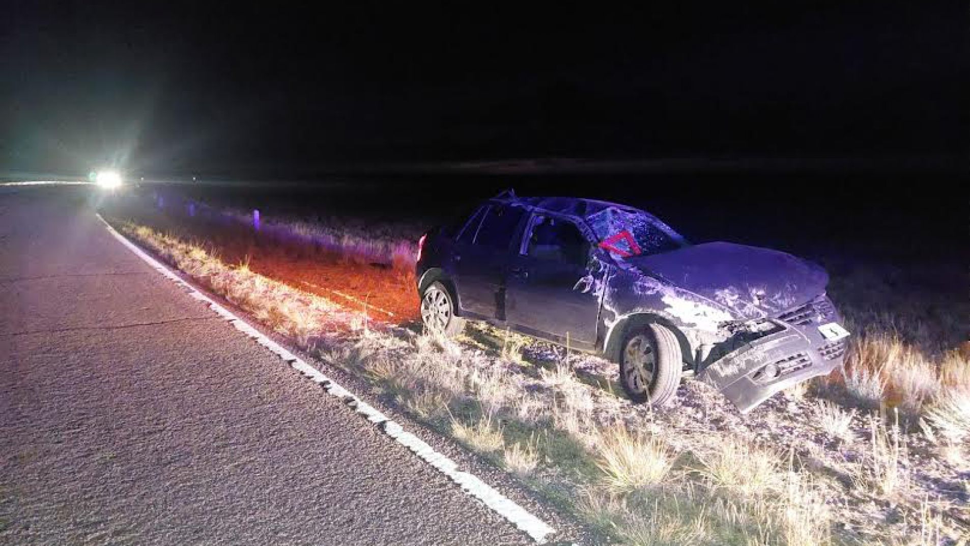 El vehículo volcó al pasar una curva en la ruta 143.