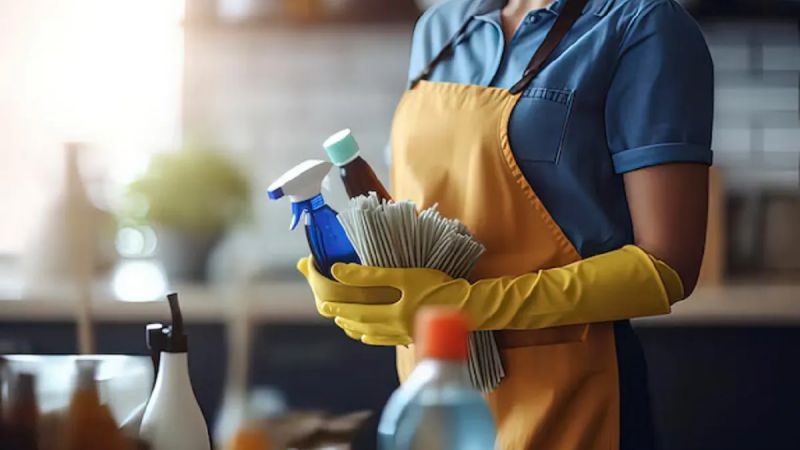 Empleadas domésticas: acordaron aumentos mensuales y nuevo piso salarial