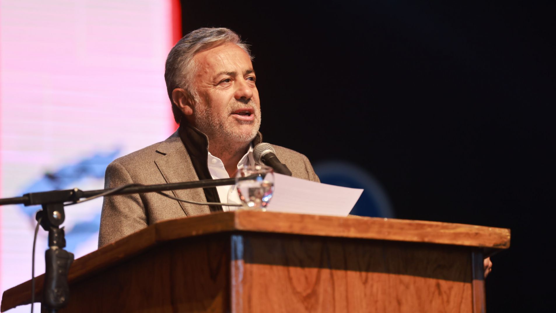 "Para reactivar la economía, contamos con los 1.023 millones de dólares del resarcimiento que recibió Mendoza"