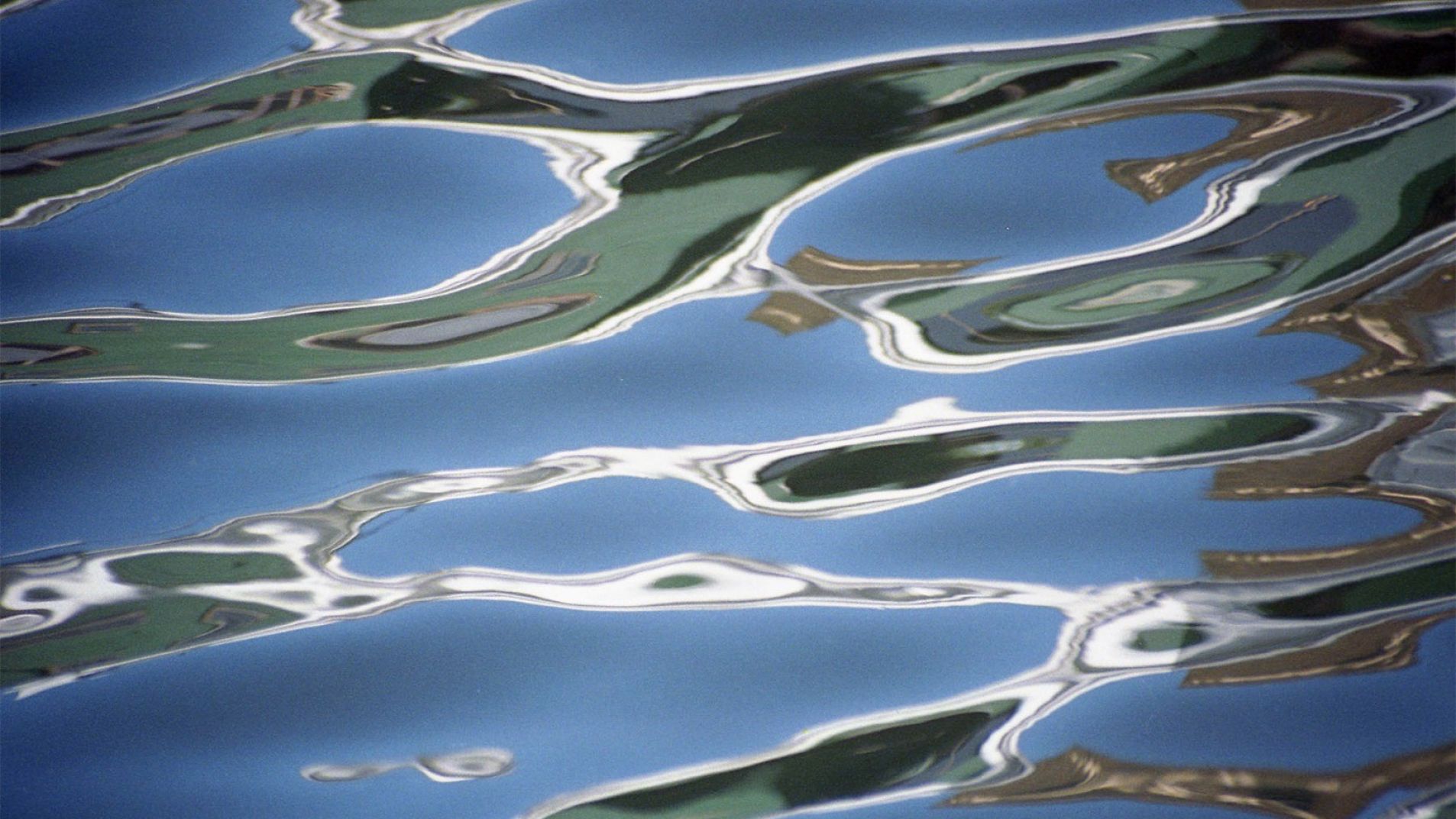 ¿Qué mira el agua?