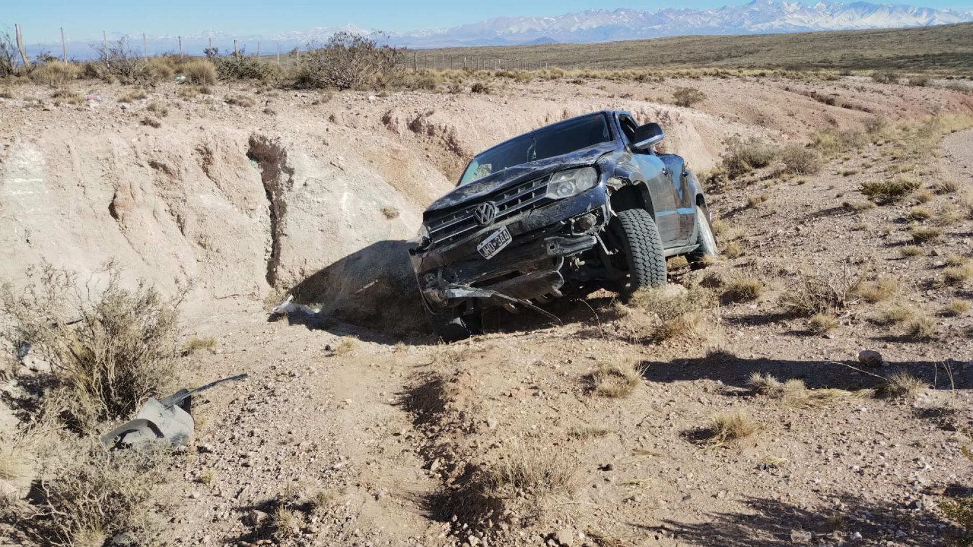Iban en una camioneta y volcaron en la ruta a Agua del Toro