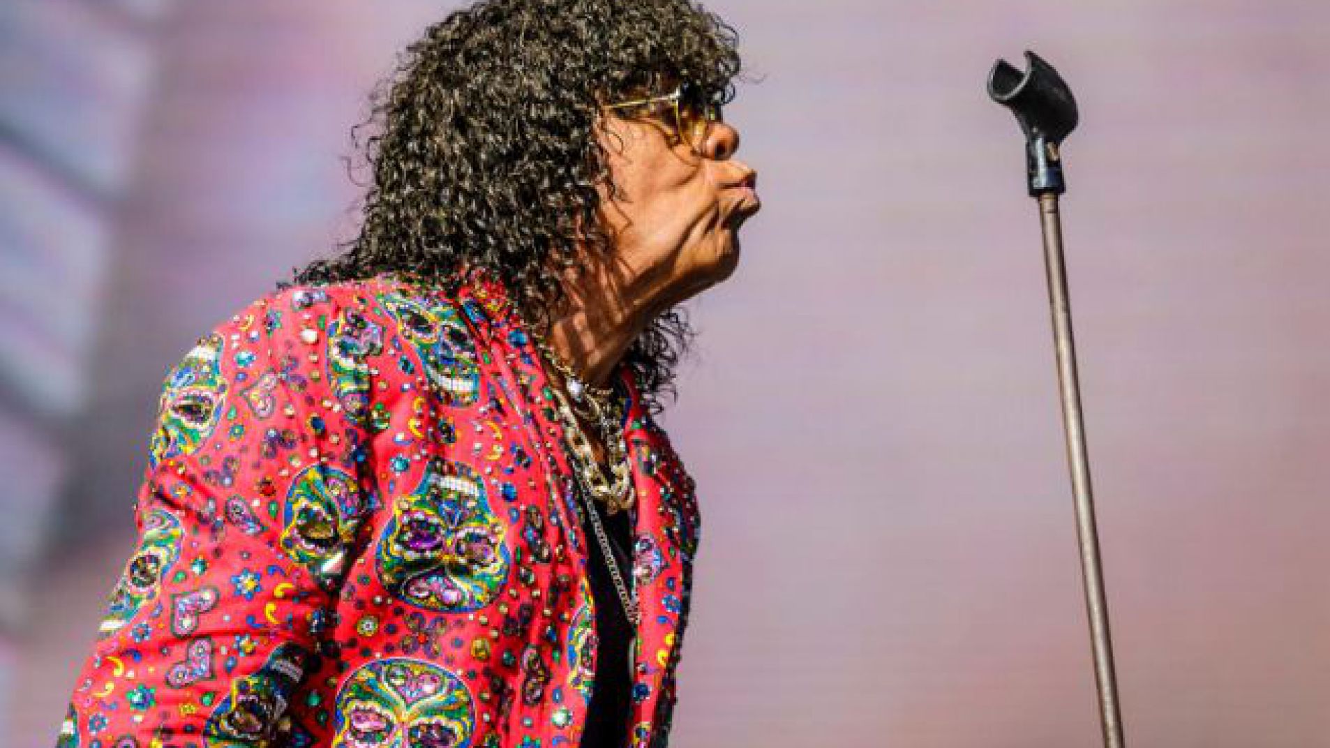 Puso La Mona Jiménez en un restaurante de Estados Unidos y todos se prendieron al baile