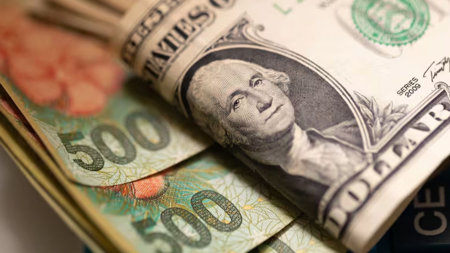 Robo en Las Paredes: se llevaron dólares, pesos y hasta un ventilador