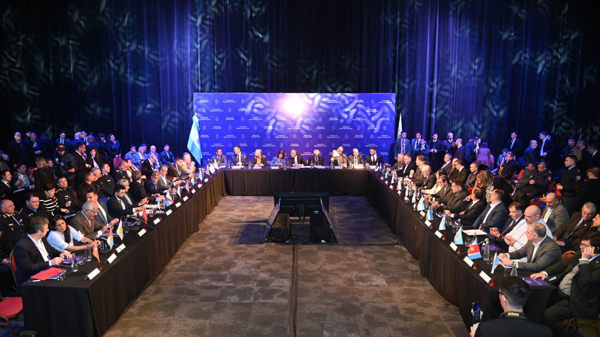 Los ministros de Seguridad de todas las provincias reunidos en Mendoza.