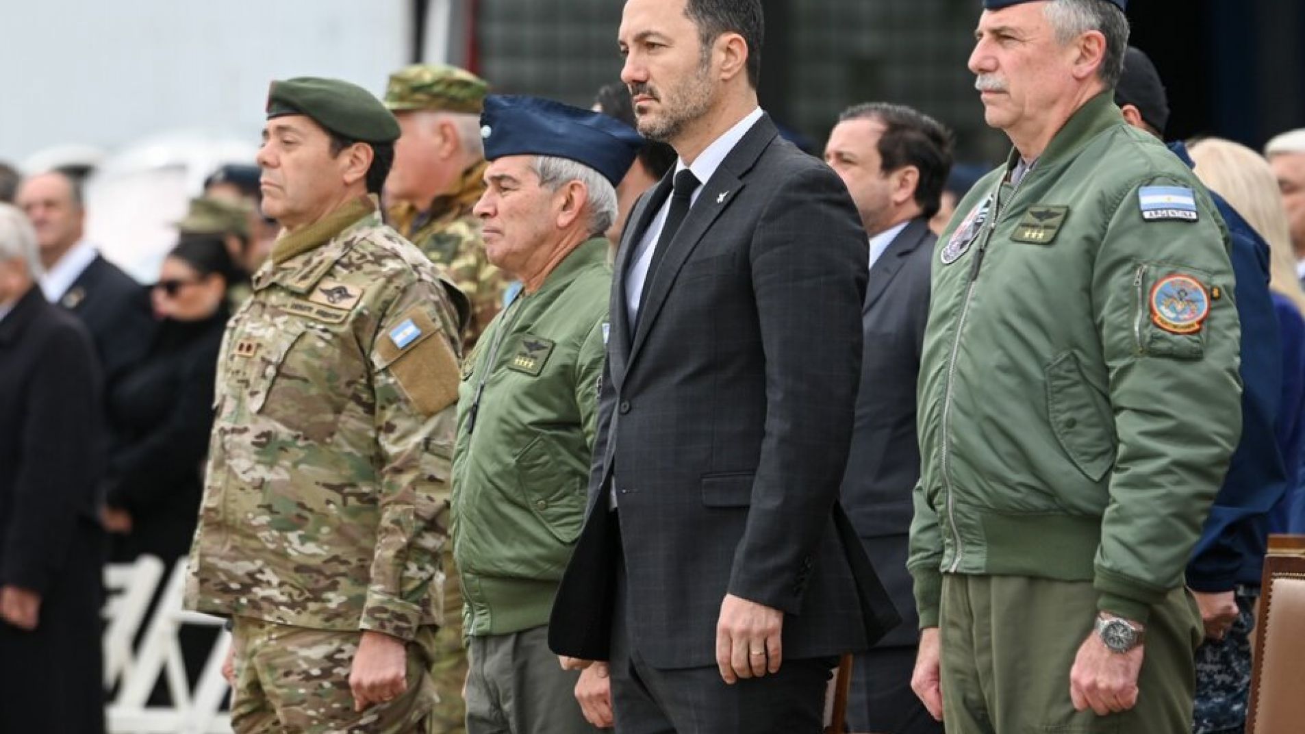 Compras millonarias: salmón rosado, jamón crudo y asado para jefes militares