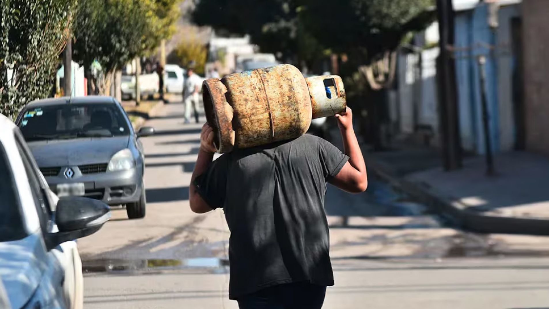 Estaba cocinando y se le apagó la hornalla porque le robaron la garrafa