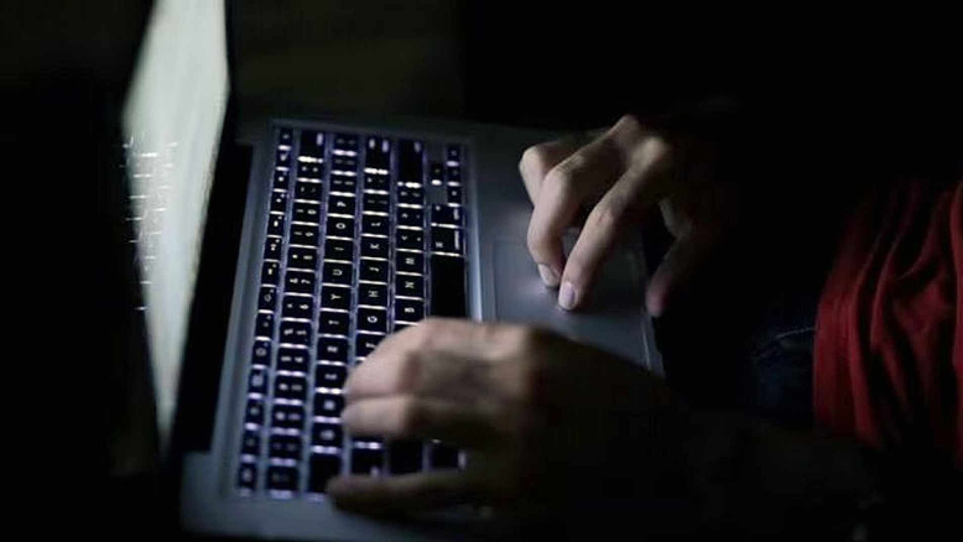 Estudiantes usaron IA para editar videos XXX con rostros de compañeras