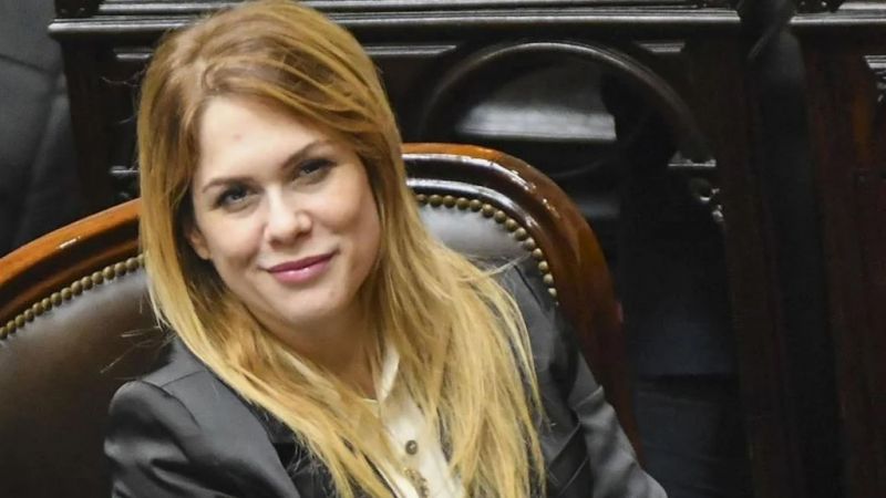 Lilia Lemoine: "Los artistas no son esenciales, por eso son fáciles de comprar"