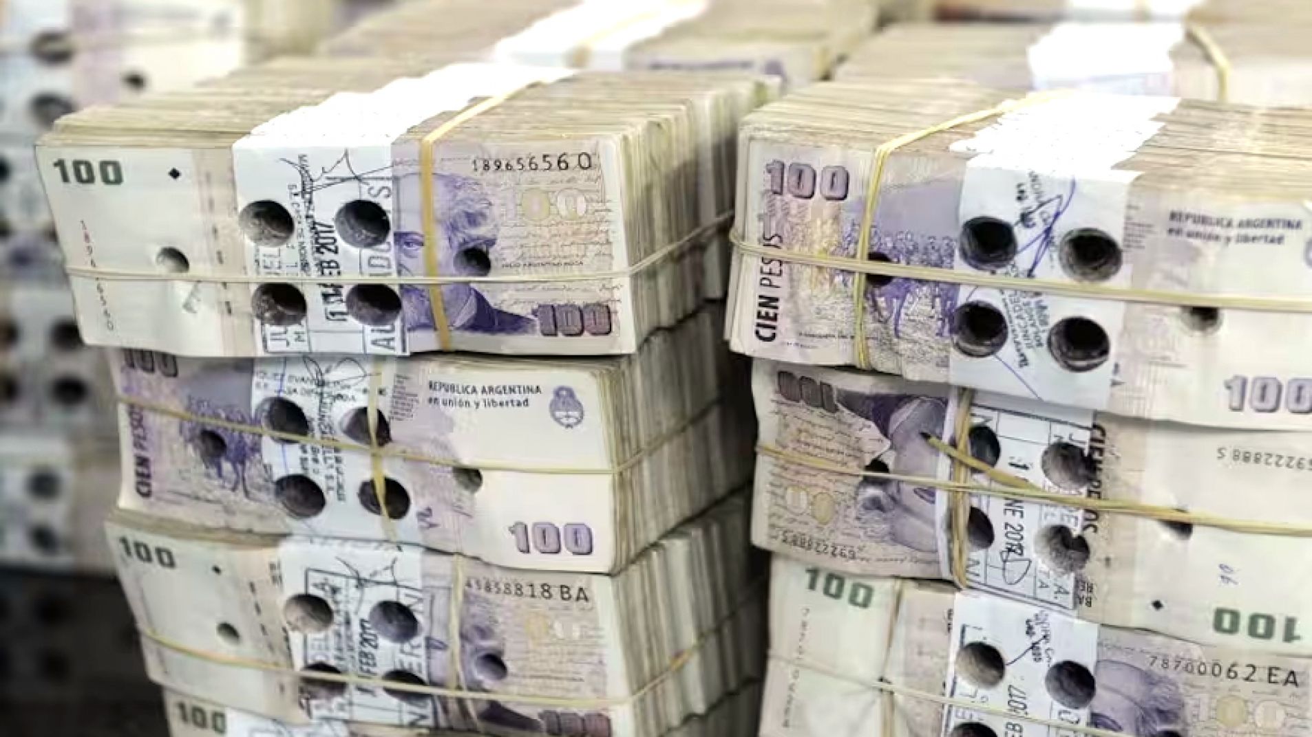 Bóvedas bancarias: situación "desesperante" por acumulación de billetes viejos