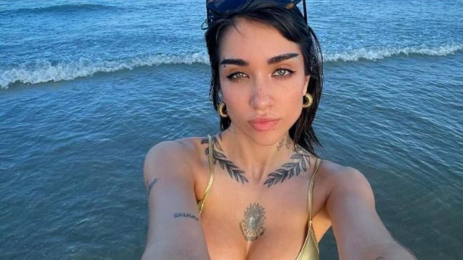 María Becerra invitó a su numerosa familia a Grecia