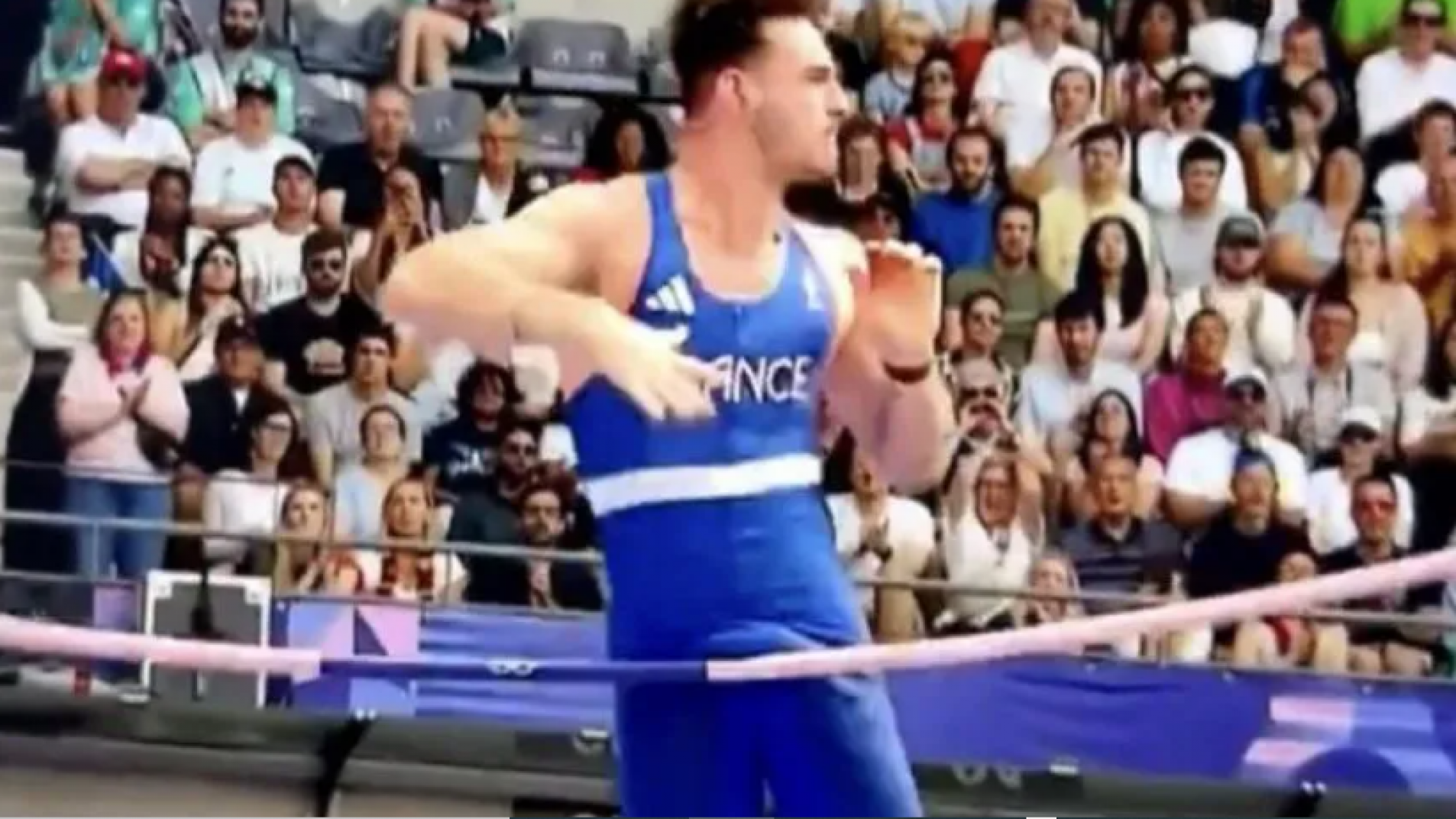 Ahora recibió una oferta increíble... ¡para posar desnudo!